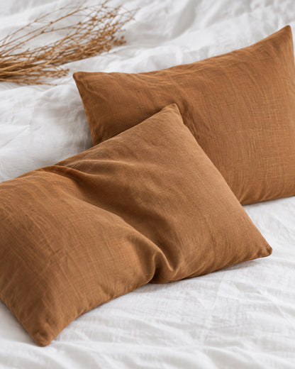 Taies d'oreiller en lin cognac, ambiance chambre naturelle